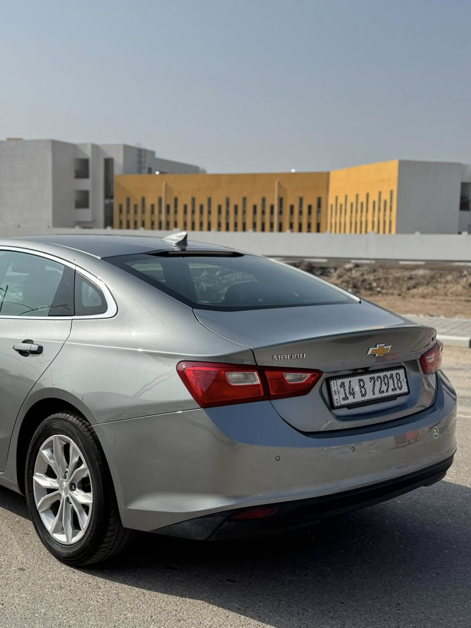 سلام عليكم
مالييو موديل 2024 
مكينه 1500 تيربو 
ماشيه 39 الف ميل 
حادثها جاملغ ايمن والتكمه فقط رصعات موضحه بالصور الباقي كفاله
السياره جاهزه تبريد قطعتين تدفئه 
شاشه كبيره كاربلاي كامره خلفيه 
حساسات خلفيه 
سايد بريك كهربائي 
والباقي معروفه مواصفات الماليبو 
سعرها 135 وبيها مجال قليل 
مكاني بصرة شط العرب 

‭0773 419 6702‬
