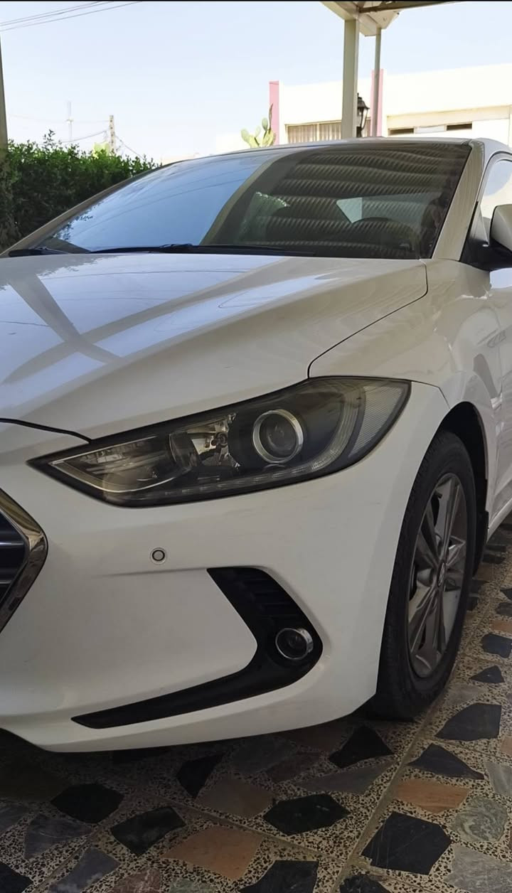 سلام عليكم ورحمه الله 
(اللهم صلي على محمد وال محمد) 
النترا Elantra خليجي 2017 GLS
سياره على وضع الشركه 
فول مواصفات _______
محرك دوش 2.0
تبريد قطعتين 
خمس تجاوي وتجوة مقاعد وسطيه خلفيه
خمسه ويل كب سبير على وضع الشركه كتلوكات سياره موجودة 
يدات نيكل وترايش نيكل
لد نهاري☄️
بجم زنون زرع عدسه اصلي  ونضام ترحيب زنون
سستم صوت🔊
شاشه كبيره 
كامره خلفيه 
اشاير مري شفط
مخارج عدد ٢ USB🔌
مخارج جداحه عدد 2
مو درايف 
فتحه سقف سلايد رؤؤف
تحكم ستيرن جهتين
حساس امامي خلفي
ماشيه 55
الرقم الجديد الدولي بغداد
باسمي مكاني بغداد***********

