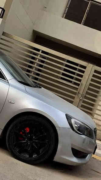 السلام عليكم ورحمة الله اخواني الاعزاء
للبيع سيارتي او مراوس كيا كادنزا موديل 2011 وارد خليجي 
نص فول بدون بنورما وبصمه 
كشنات جلد
كشنات كهرباء
تتدفئه مقاعد خلفيه
فول تحكم ستيرن 
برده خلفيه
وبقية المواصفات المعروفه 
اخوان السياره بدون حادث بيها فقط نص بنيد مصبوغ وبارد جاملغ خلفي جهة السايق وبارد باب خلفي جهة الراكب ماشيه 195 كيلو سونارها موجود 
نوزلات + بلكات + مجاول جديدات 
باتري جديد 
فيتبم وفلتر جديد 
ظفيره جديده بالكارتون والجنايه يعرفون شكد سعر الظفيره مال خليجي والحمدالله كلش ناعمه واقتصاديه صارت 
عليها ادامه ونواقصها اشياء بسيطه وانزلهن من السعر كلهن 
محرك وكير وتبريد خير من الله رقم سليمانيه بأسمي هزه وفحص ماساقطات سنويه 2030 شرط التحويل مكان السياره بغداد  السعر 110 وبيها مجال للشراي ***********
