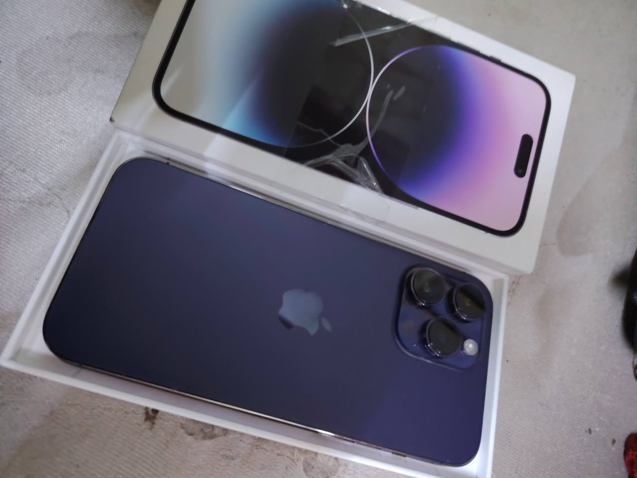 للبيع ايفون ١٤ برو ماكس (شريحة الكترونية)
الجهاز نضافه مية بالمية
مكفول من كل النواحي
بطارية ٨٣
زلغ مابي

السعر النهائي 675 الف قفل بدون عملة
العنوان بغداد الشعب شارع الصحة
شراي اتصل ***********
