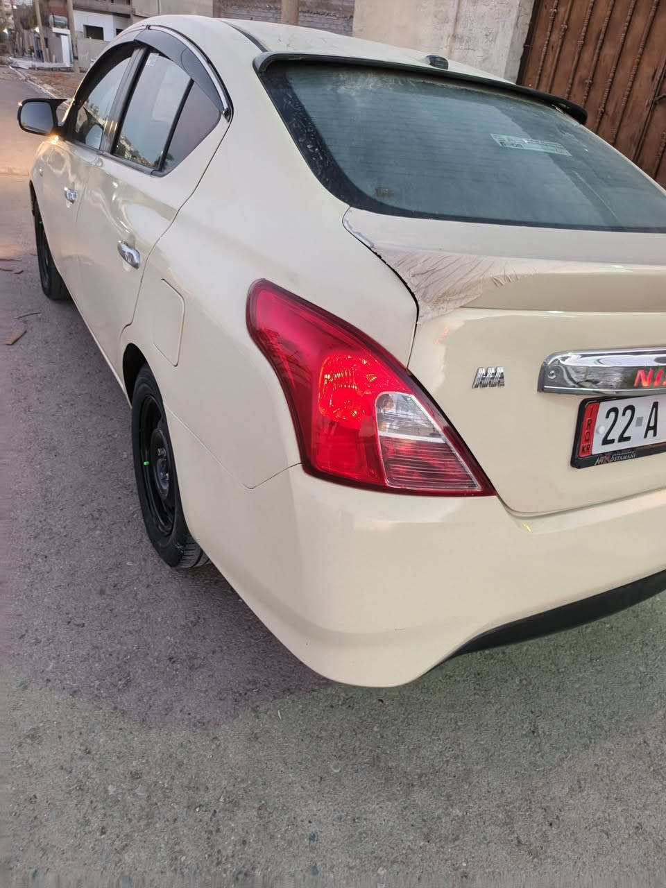 تاکسی لاکشمیبای
مۆدیل 13یه
ڕه نگ سلڤر
مواسه فات فول فوله کانه 
گیج زینۆن وشمحه یه یه ده نیکل وچوارجام کاره بایه
ته بریدله دواوه وبه ینی کوشن وسایق وسکنه 
پیشی که میکی هه یه له گه ل پشتی
غازوبنزینه وبه بێ عه یبه سه یاره که
تازه سبوغ کرایته وه
جێ جێ محجونی هه یه یه ک دیناری ناوێ
یه ک پارچه ره شه ویه ک پارچه بۆجوانی پیشی گۆراوه
سحر123محامله یه
6وه رقه غرامای هه یه 
ئه وه ی مشته ریه نامه بریتانیا یان ته له فۆن بکاتن
واتس ئاب به ناو کردنی به شه رته***********
