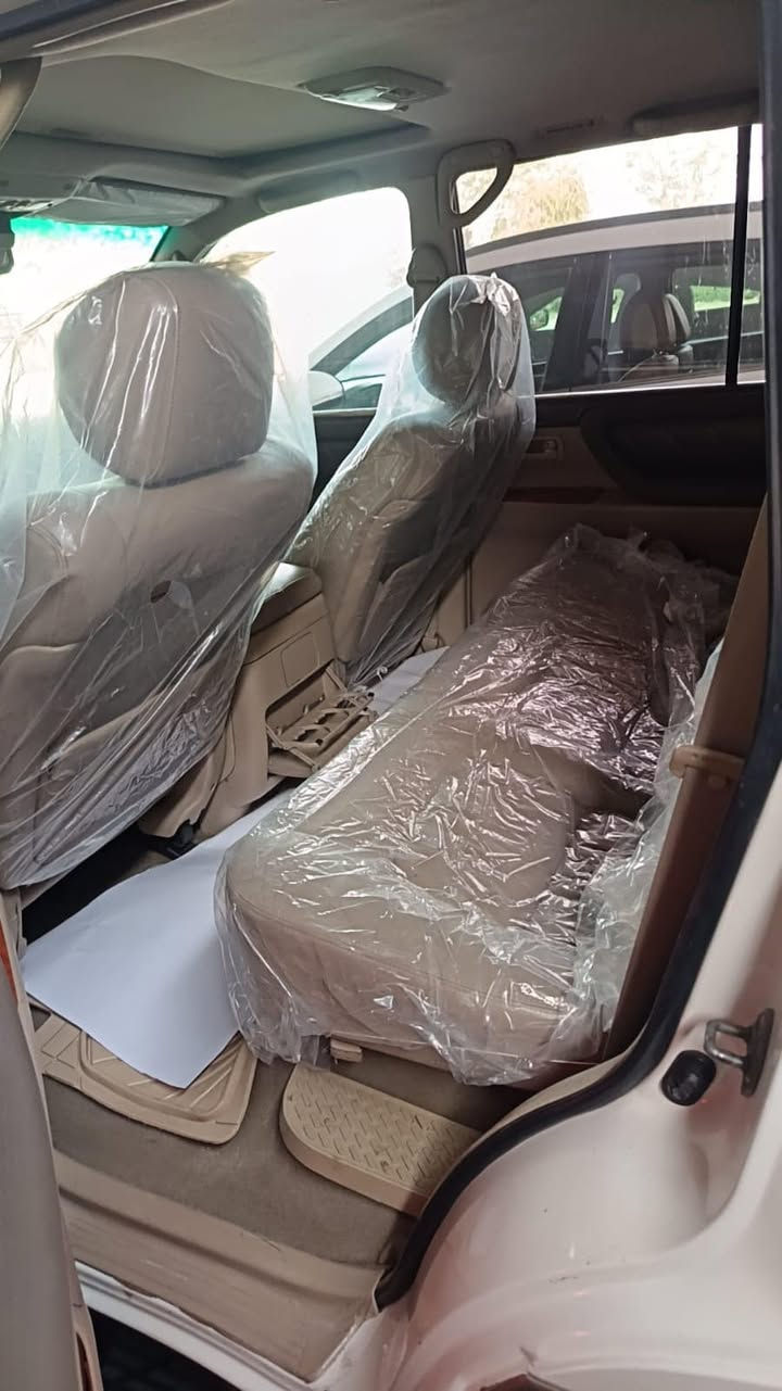 سلام عليكم للبيع مونيكا موديل 2006 السياره.بريمي اصلي  كشنات جلد فتحه سلايد كشنات كهرباء ثلاجه  السونار مرفق بصور  السعر 220 وبيه مجال بصيط الاتصال *********** مكان ديالى بعقوبه
