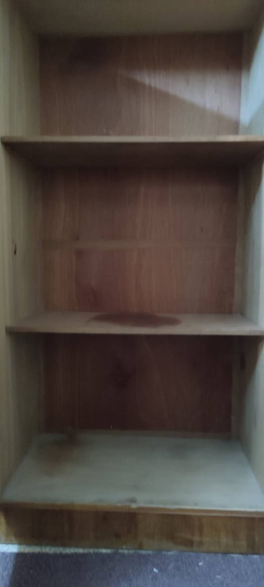 السلام عليكم عندي غرفه نوم خشب صاج اصلي ثقيل للبيع ***********
