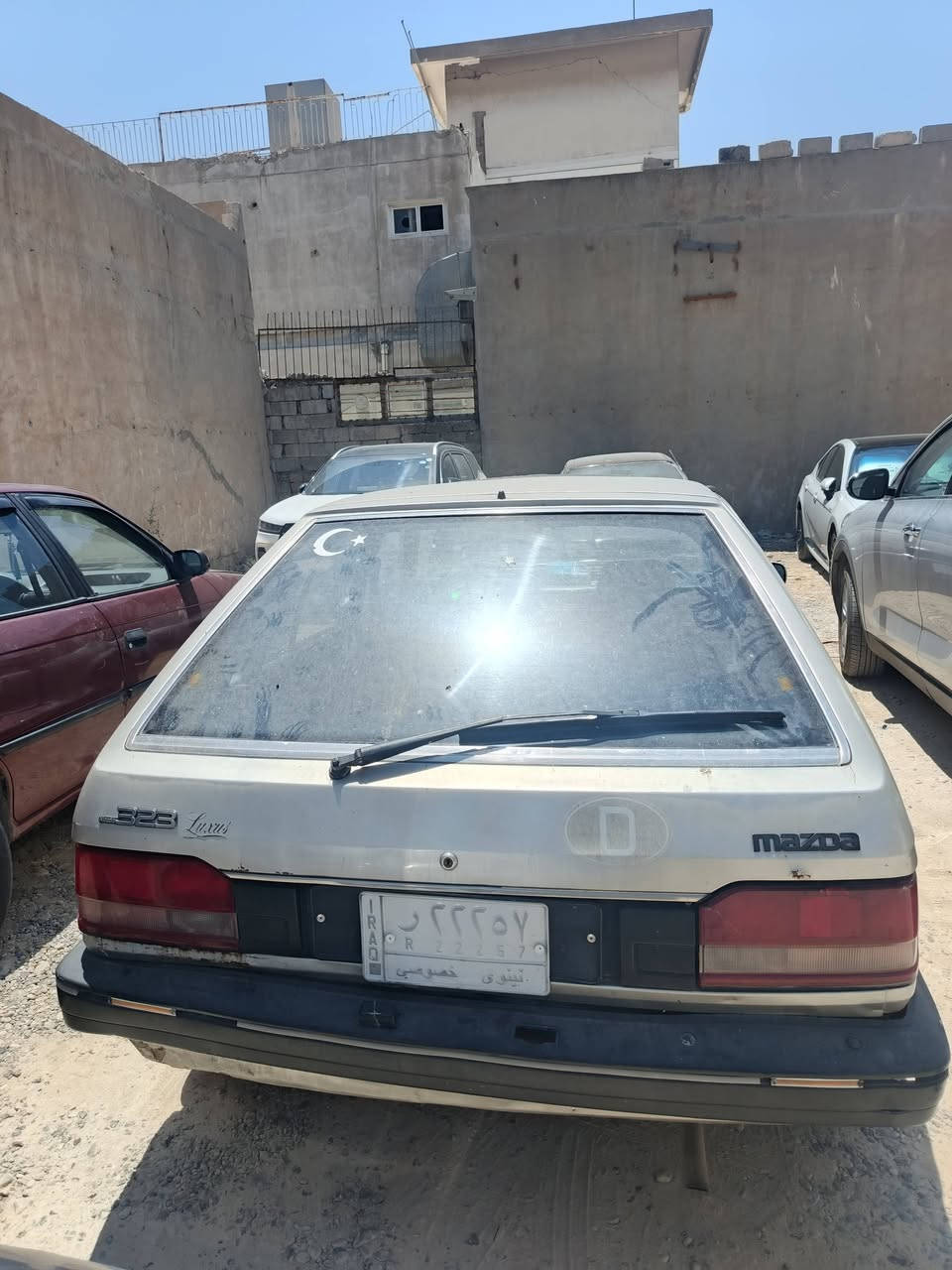 السلام عليكم مازدا موديل 88للبيع
كير عينة كلج مكينة معمر جديد شرط 
ضرر جاملغ خلفي فقط 
مراية كهرب تدفئة شغالة 
شرط التحويل 
السعر 27 وبيها مجال 
***********
