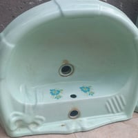 مغسلة • مستعملة • ما بيها ضرر