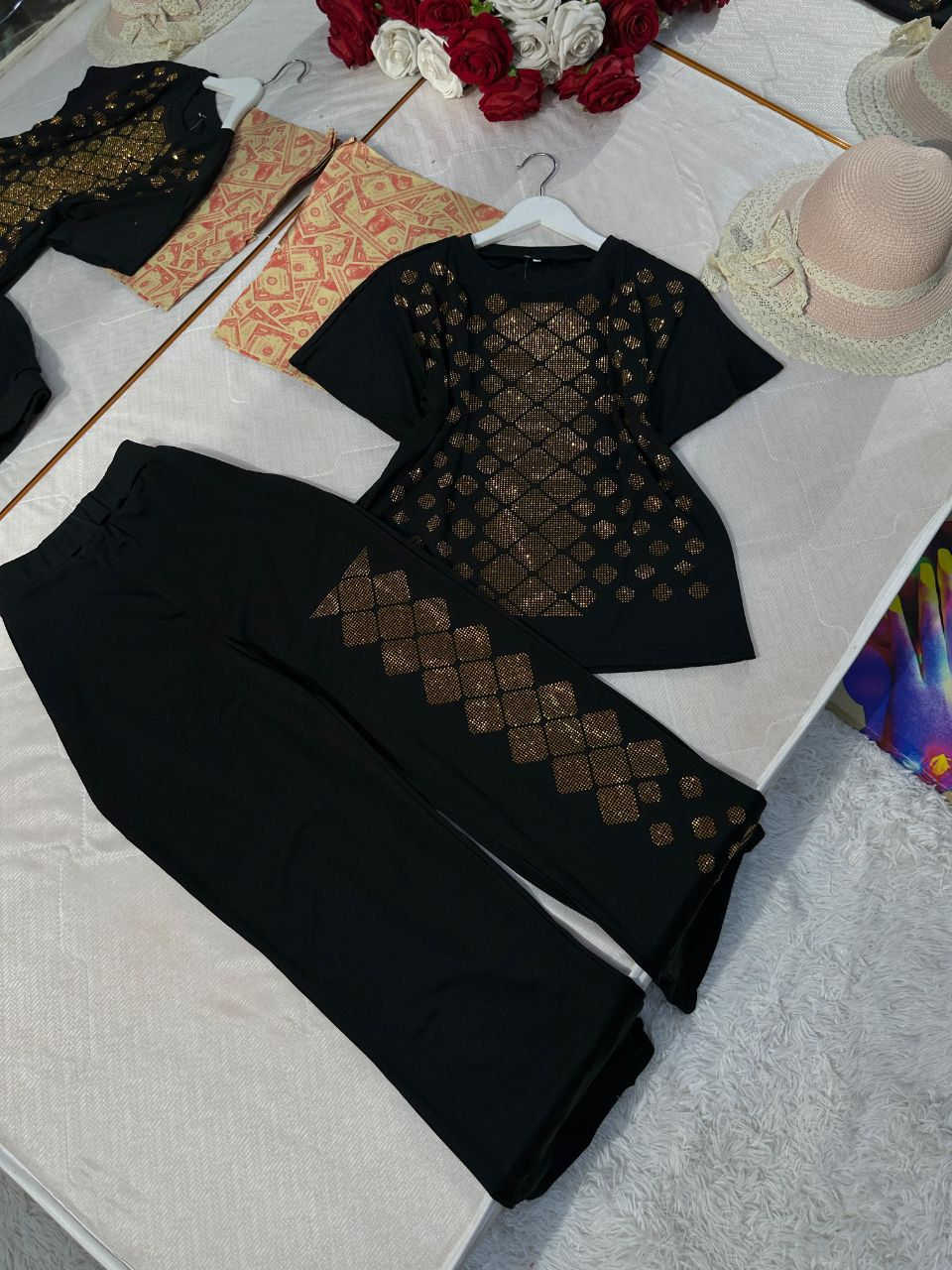 سوت قطعتين🩷✨
الخامه قطني 

القياسات M L XL XXL

#سعــــــــــــره.خاص 
توصيل 5 لجميع المحافظات


**إذا كنت صاحب هذا الإعلان وتريد حذفه لأي سبب، رجاءا أرسل رسالة إلى الدعم الفني**