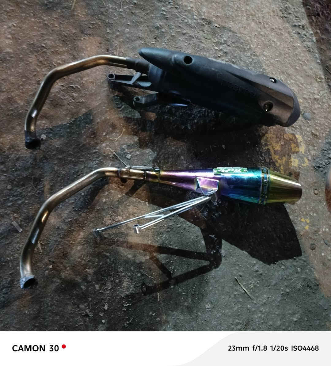 صالنصات ثنين وحدة إف إم والثانية أم 7 ألوان للبيع للتواصل ***********
