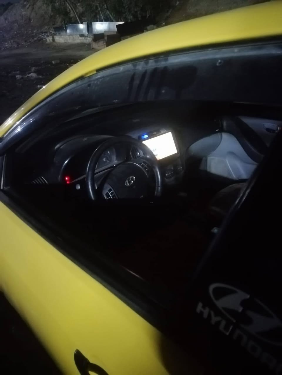 ألسلام عليكم ورحمة الله وبركاته من رخصت أدمن ألكروب ..ألنترا للبيع ٢٠٠٧ وارد أمريكي مكينه ٢٠٠٠ ..كير وحداديه جدد ..رقم بغداد  أنكليزي...عنوان السيارة بغداد نهاية حي أور .أني مكلف بالنشر ..باقي التفاصيل يم صاحب ألسياره ..هاذا رقمه *********** أحمد ألبيضاني
