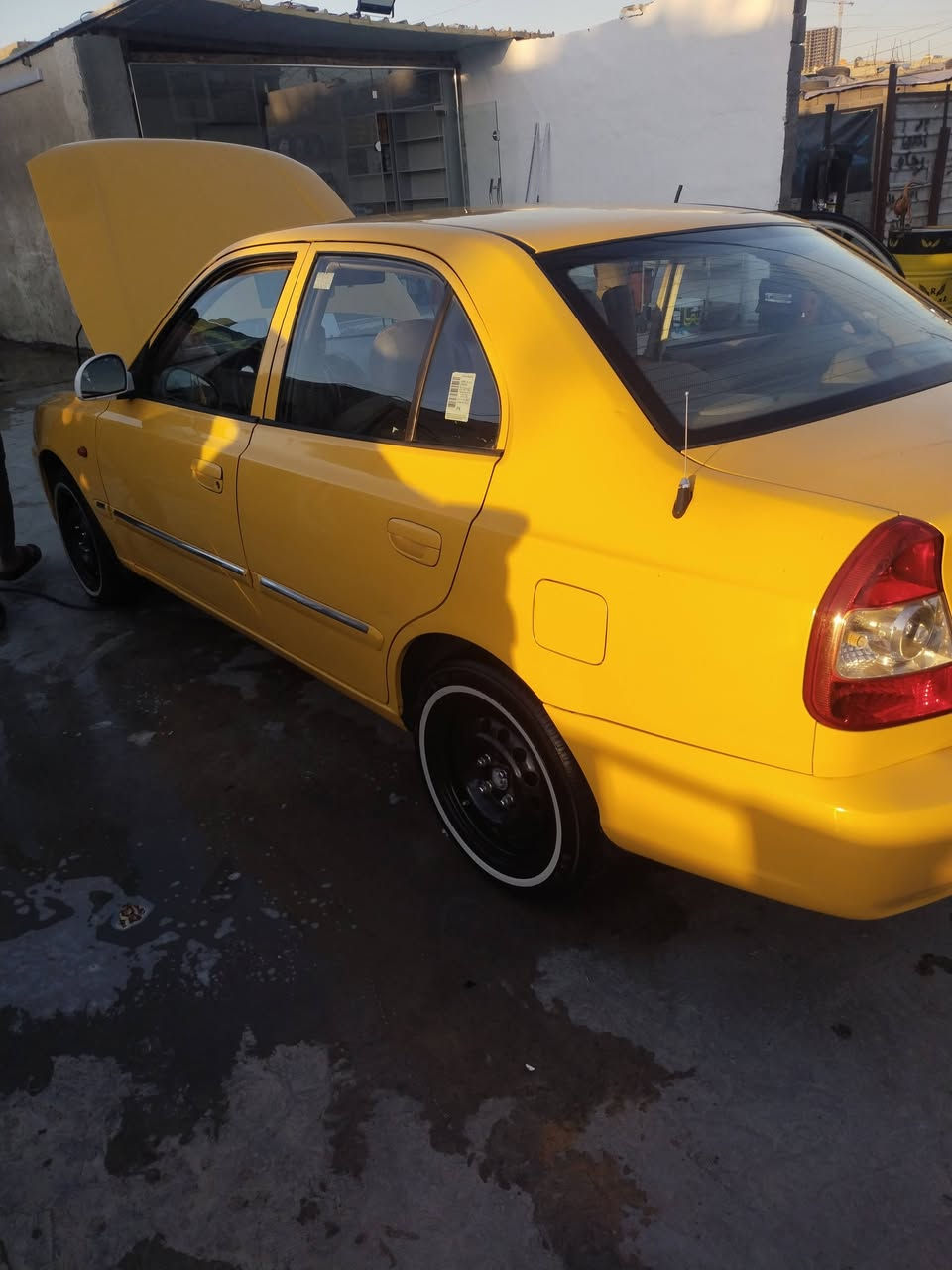 فيرنه 2014 السياره معيوده بيهه طخه بين باب السايق والجاملغ وشويه من حافت لبنيد شي قليل السياره خير من الله تبريد صدر خير من الله مدوشمه السياره احله من لصور السعر 78 وبيهه مجال السياره بسمي مكان السياره رئاسه العبيدي*********** 
الأسيا بس واتساب ***********
