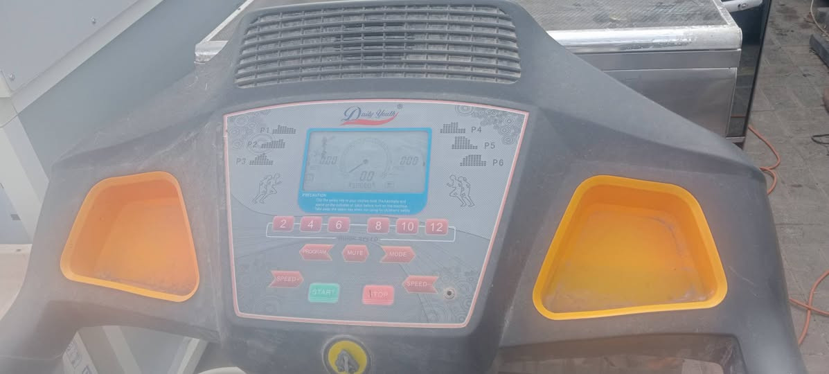 جهاز جري نضيف كلش بسعر 120 وبيه مجال بسيط اليريده يراسلني اويتصل ويدلل مكاني الشيشان ***********
