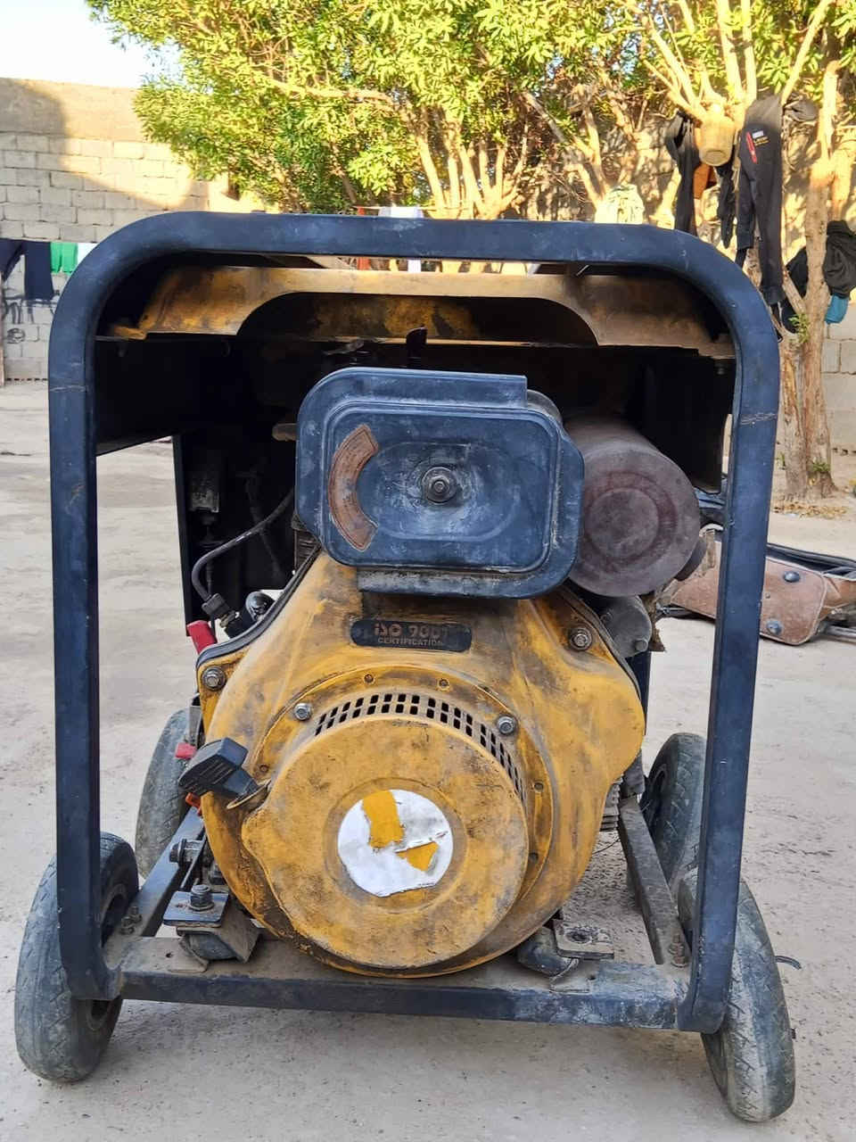 مولدة للبيع كاز  ٢٠ امبير اشتريته جديده 
مجفته مره وحده بشركة شرط سلف وهندل السعر ٥٥٠ وبيه مجال 
للاتصال ***********
