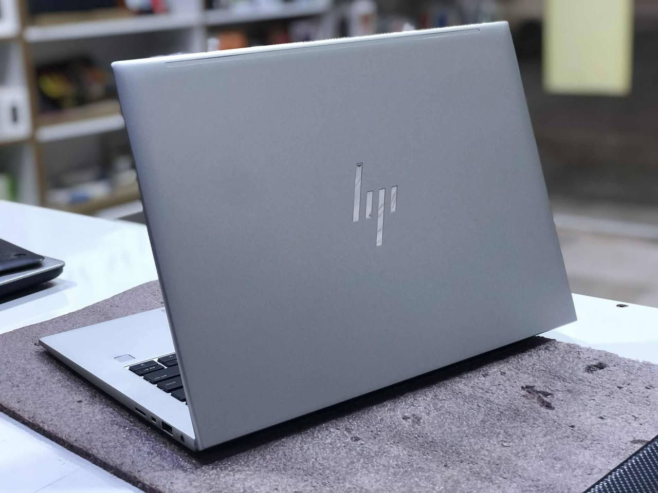 لابتوب Hp Elitebook 840 G9 للبيع
المواصفات:
• المعالج: Intel Core i7
جيل 12
• كرت الشاشة:  intel shared 
• الرام: 8 Gb
• التخزين: 512 NVMe SSD
• الشاشة: 14 إنج
• كيبورد ضوئي
. دقة الشاشة فول اج دي 1920* 1080 
• مناسب ، البرمجة،الدراسة ، والمونتاج

الملحقات:
شاحنة اصلية
الجنطة
ماوس وايرلس 

السعر: 550 الف دينار

*********** 

المكان: قضاء كلار. السليمانية
التوصيل متوفر لكل محافضات العراق
