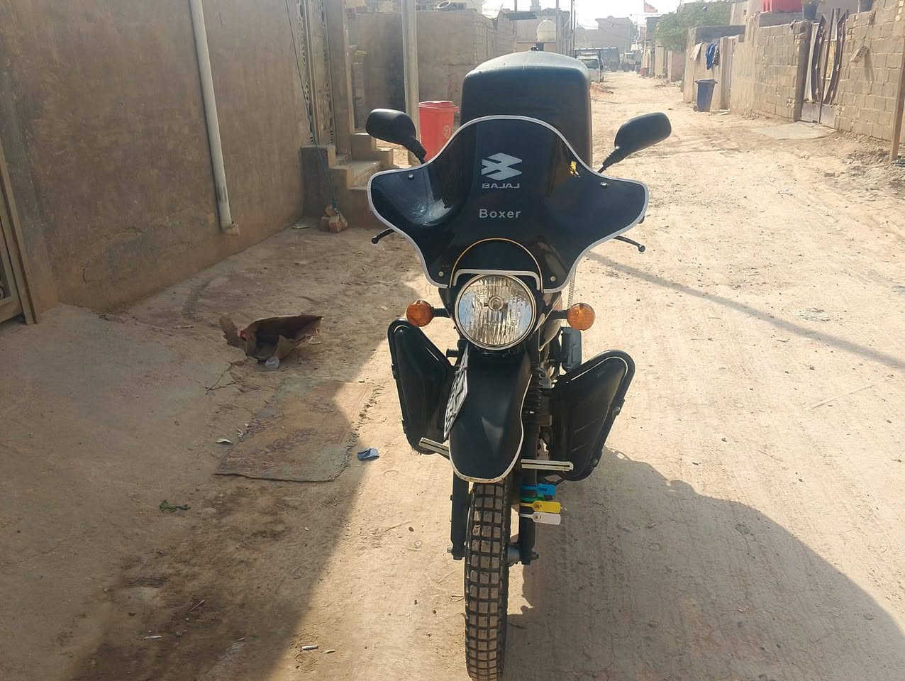 بوكسر موديل٢٣ بغداد بسمي وجاهزه اي نقص ماكوالسعرمليونين وبيه مجال اتصال وات ساب ***********
