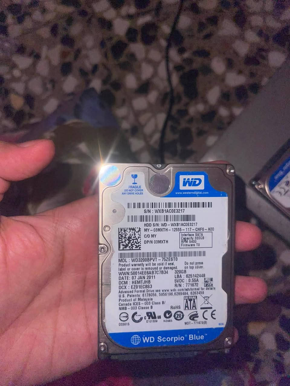 هاردات للبيع شغالات بس اثنين مرات بيهن يعلگعن البقية شغالات
جوكر مال باله توشيبا ياباني وWD اصليات 

 للبلي للكاميرا للحاسبه يصير بكيفك 

الواحد ب15 قفل  الف تجي تفحص وتاخذ 

الثنين الي يعلگعن ب10 الاف 

بدون عملة 

عندي توصيل إذا تريد تفحصه گدام المندوب 

***********
