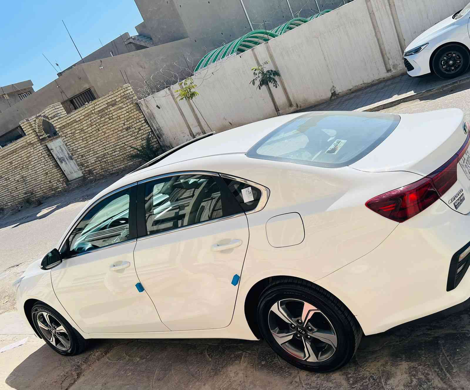 كيا سيراتو خليجي مكفوله من صبغ او تبديل بيه شبر بارد باب وره سايق فقط
موديل 2020 وكاله دوليه من زيور عندي بسمي 
محركً1600 دوش 
فتحه 
ماشي 27الف حقيقي 
سويج عدد 2 
قطعتين تبريد 
كشنات مخمل 
مري كهرباء 
كامره خلفي 
خمس ويل كب 
رقم بغداد بسمي 
مكان سياره بغداد يرموك 
تلفون ***********
