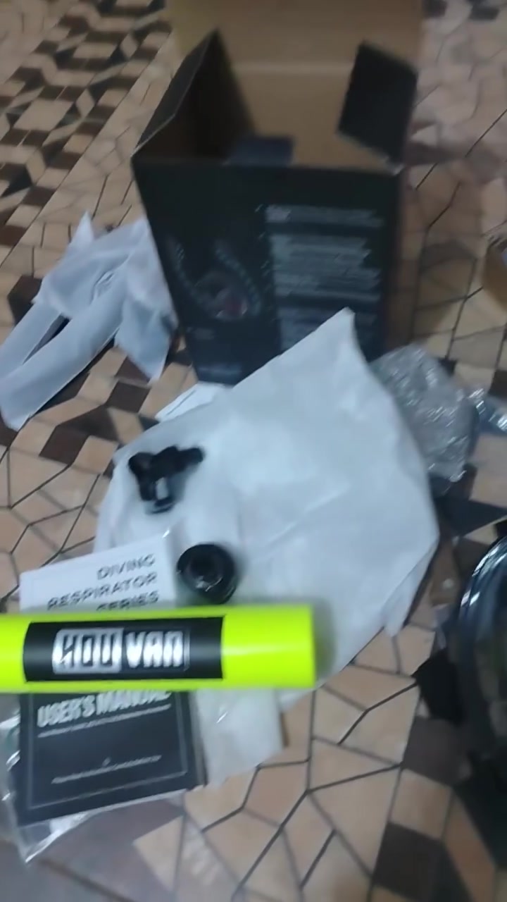 جهاز غوص كامل مكمل طك الجيس اي يريده يراسلني واتساب فقط ***********
