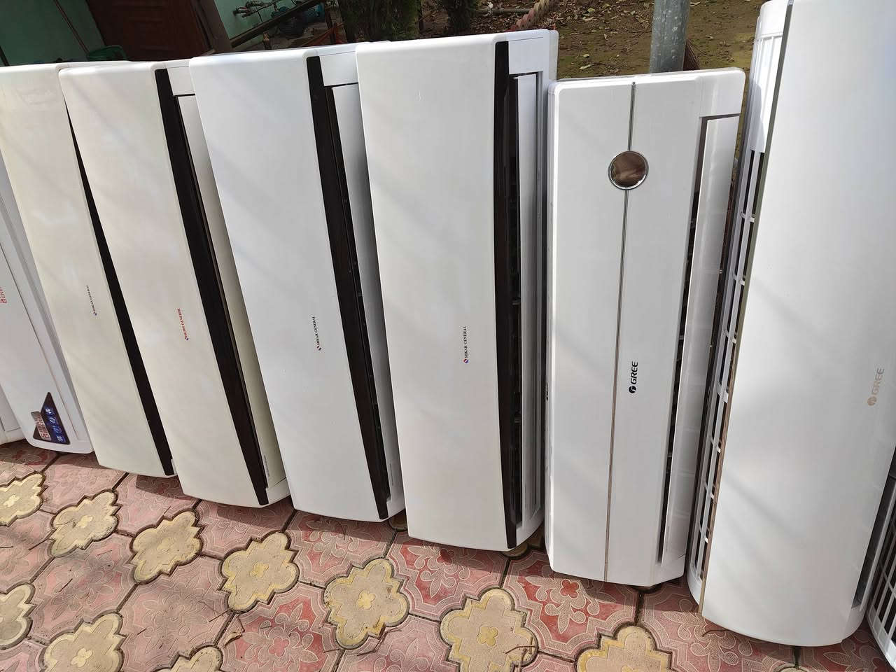 يتوفر سبالت
3طن جداري عدد 10جهاز
2.5جداري عدد 8جهاز
2طن جداري عدد 50 جهاز
1طن عدد 30جهاز
ويتوفر كنتوريات جميع احجام قرابة 100جهاز
ملحقات داخليه وخارجيه وحماله (جوكر وبيلادي) وريمونت 
اخوان بيع فقط جمله واقل كمية 50جهاز بدون كنتوري ابيع
موقع اجهزة اربيل
***********
