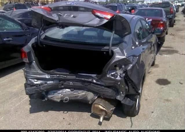 السلام عليكم النترا موديل 2013 للبيع حادثهه موضح تبديل قبق جنطه فقط منظومه تبريد جديده عنوان بغداد رحمانيه الجعيفر قرب نادي الزوراء الرياضي السعر 95 بيهه مجال بسيط هذا رقم صاحب السياره ***********
