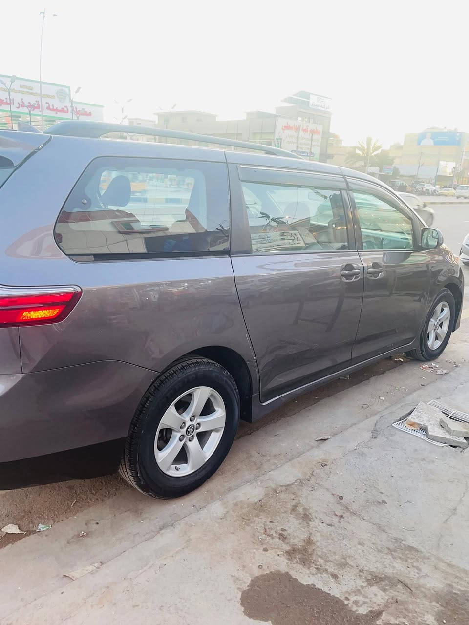 سلام عليكم تيوتا سينا موديل 20البيع  بيبان كهربا 8راكب سته سلندر ماشيه 92حقيقي صوره حادثه بلنشور سعر المطلوب 210وبيه مجال شي بصيط مكان السياره بغداد البلديات ***********
