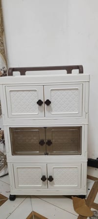 ٣ طبقات • بعجلات • باب شفاف