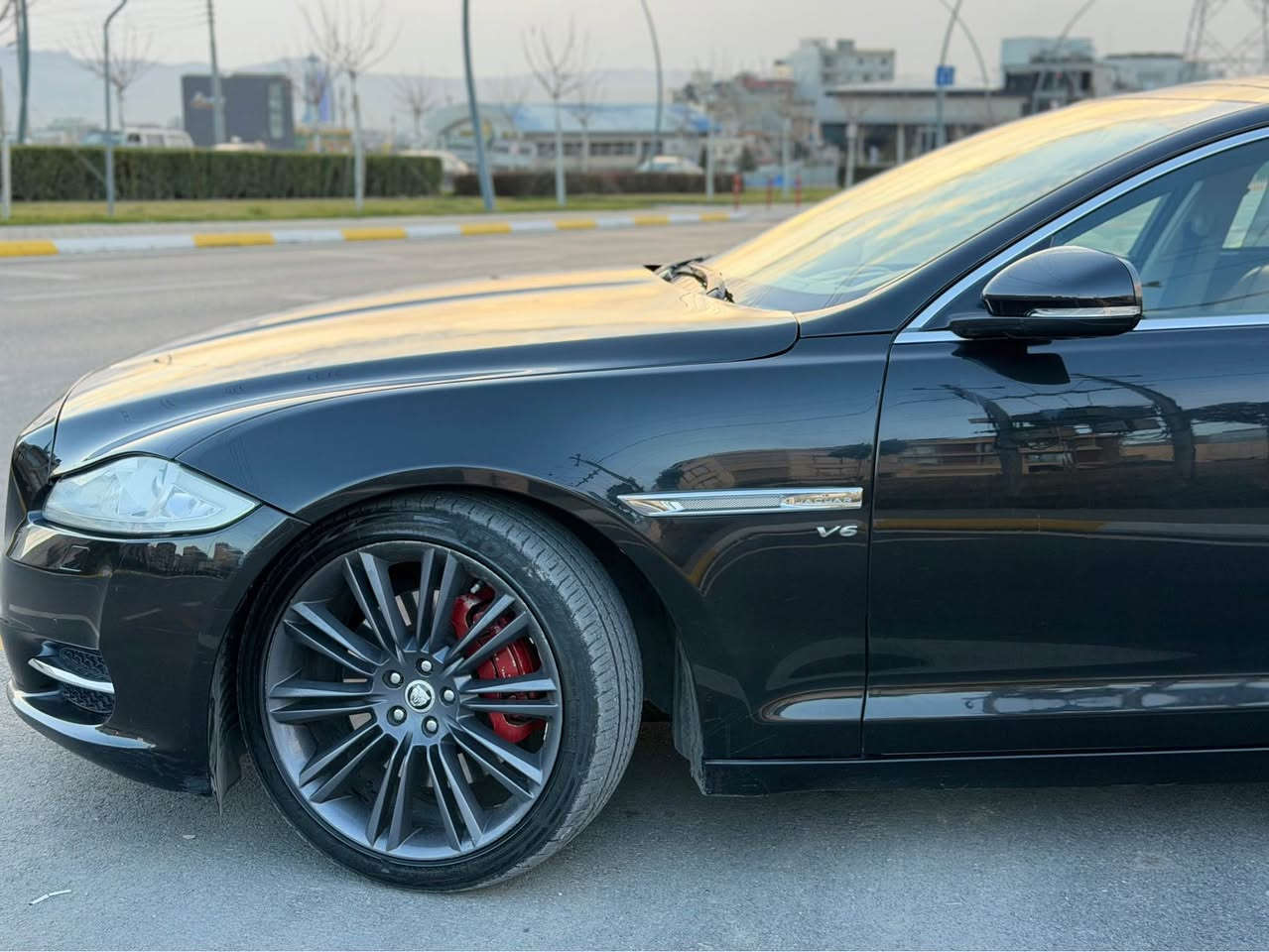 ‏ JAGUAR XJL 2015
جاگوار مؤديل 2015 XJL فول مواسفات VIP
سفرى شه ريكه ى سه ردار زه مان
ره نگى ره شي قه تران 
مواسفات خليجى فول ده رگا لارج و صحب 
‏V6 سوبر جارج مه كينه مه ر غوب
گيرو مه كينه ى به شه رت بي عه يبه كراوه ته وه 
سه وت و سه رف و خه له لى نييه به شه رت
ده عامى بؤ ده عامى به شه رت بؤياخى نييه
سارد و شوختي نيه  
 ٩٥ هه زار روشتوه 
مواسفات
( به سمه - پانؤراما - ناوقيسي - درگا شفت - رادار - شاشه - كاميرا - سئ په رده- برده كاره با  - كوشنى پيش و دوا ساردو گه رم - كوشن و سوكان خه زن - گير ڤؤليؤم - سندوق شه فت - ته بريد مه ركه زى - بريك به سمه - لايت زينؤن - به خى ئاو - ده شبول له مس - ناو فورميكا - حاسه ى پيش و دوا - به سمه ى ده رگا )
چوار تايه و ويلى لؤك و كامل سيرڤسى بؤكراوه
ته حويل و غه را مه به شه رت 
::: گير و مه كينه و كاره باى و هه موو گيانى به شه رت :::

شوين: سليمانى

سعر:   ١٣٨$
مؤبايل: ***********//***********

جاگوار ٢٠١٥ xjl vip فول مواصفات 
خليجي وكال سردار  ضمان دولي 
محرك v6 سوبرجارج  
گير و محرك بشرط مفتوح  
مابي صوت و صرف و دغان بشرط ٪؜١٠٠ 
مكفول كفال عامه  بدون صبخ  بدون بارد 
مواصفات معروفه فول مواصفات 
سنوي و رقم جديد ٢٠٢٧ 
تحويل و غرامات بشرط 
٤ طيرات جديد 
سياره نفس زيرو كلش جديد 
ماشيه ٩٥ حقيقي 
گير و محرك و كهربايات كلشي بشرط علل بيلادي 
تحويل و غرامه بشرط 

سعر/ ١٣٨$

مكان / سليمانيه 
هاتف/ ***********///*********** السليمانية, العراق
