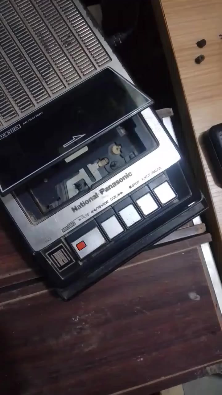 مسجلات قديمه.. شلعه ب ٥٥ الف ويه التوصيل ..***********
