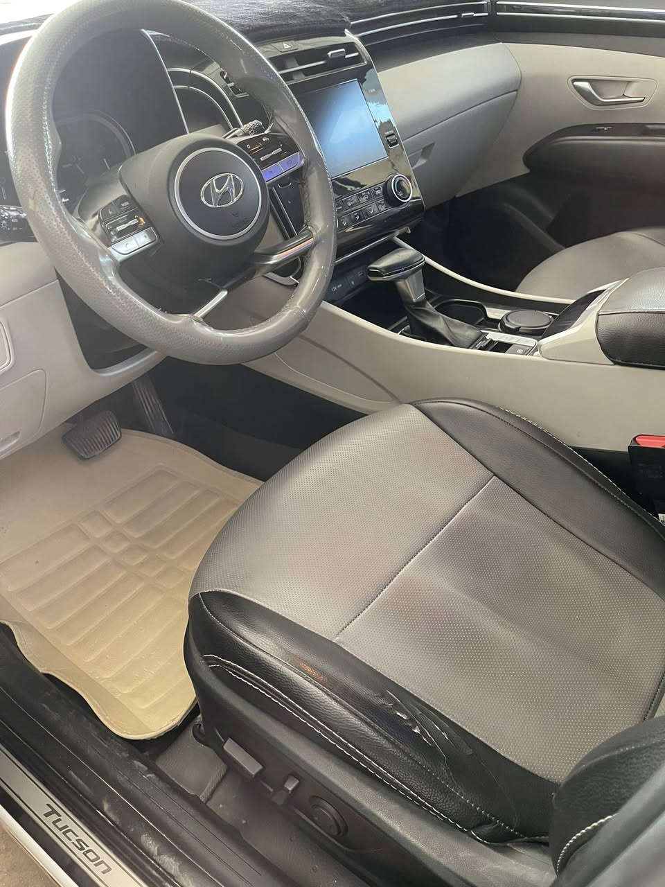 توسان 23 خليجي***********بيه ربع الجاملغ وربع البنيد190 وبيه مجال***********
