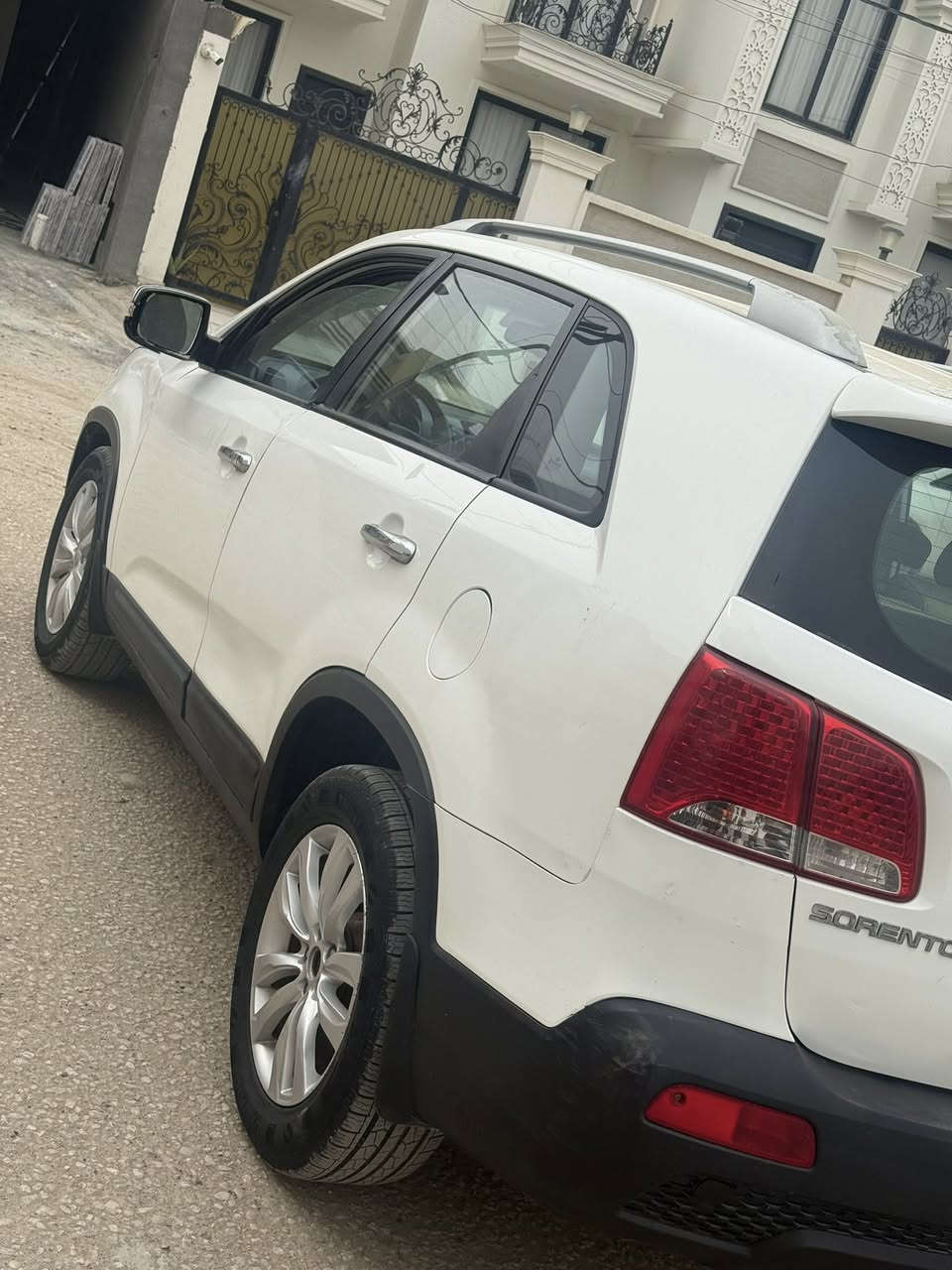 السلام عليكم 
هونداي  سورنتو خليجي للبيع 
موديل 2012 مكينه  2400 دوش 
السياره جاهزه مكينه جديد تخم تاير 
السياره بيه مكانين صبغ شبر فقط 
مكان  السياره بابل الهاشميه 
سعر السياره 133وبيه مجال 
رقم الهاتف ***********
