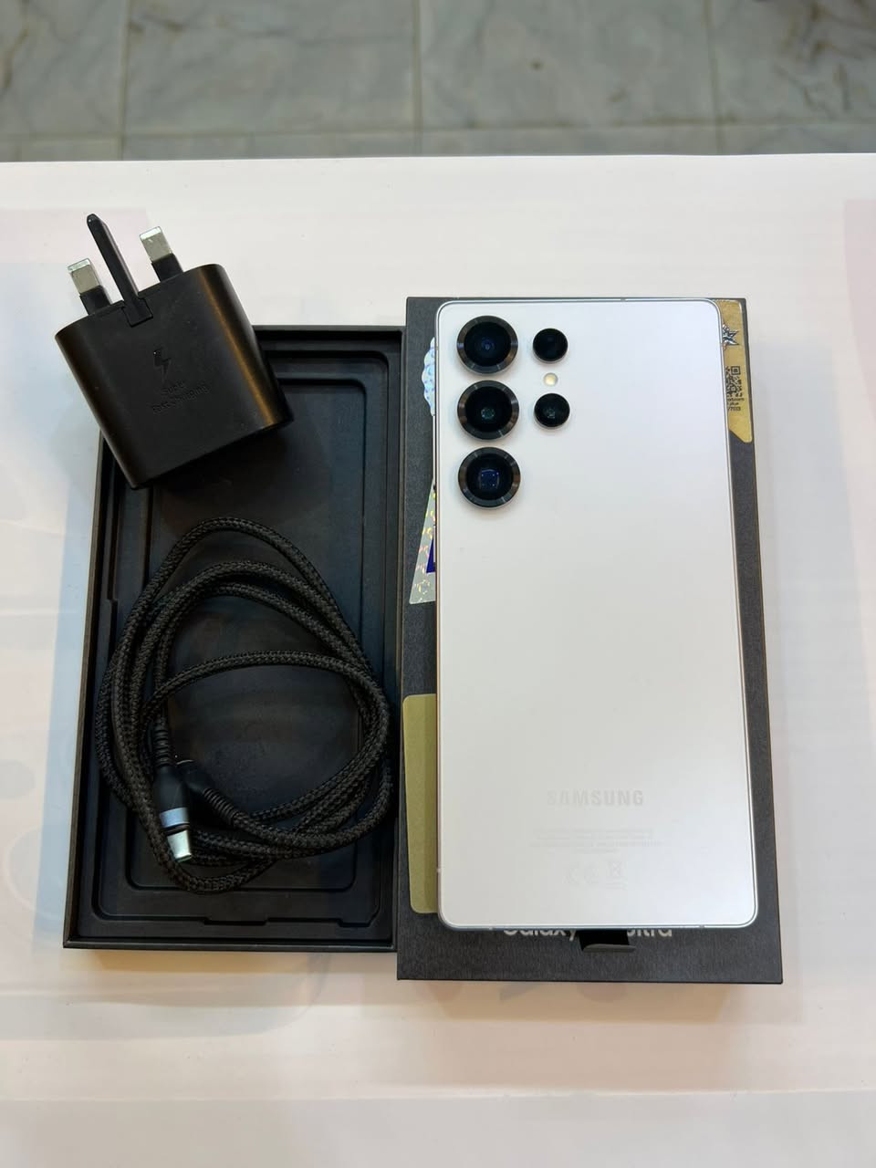 سامسونك S25 Ultra ذاكرة 256
فقط مفتوح من كارتون 
لون ابيض للمميز
ضمان شركة عين الفهد
ضمان كارت الشاشة سنة
استخدام قليل
السعر مناسب 
***********
العنوان القطاع شارع السوك مجاور عوينات الكرار 
مركز الشمس
