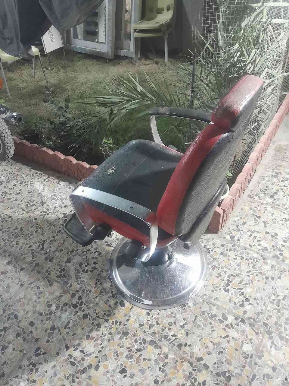 مرايتين وفاترينه +عربانه + كرسي شغال  $٢٠٠ *********** بغداد عبيدي
