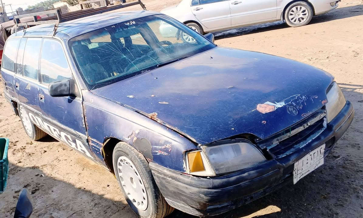 السلام عليكم 
اوبل اوميكا موديل 91 مكينه 2000 
سنويه نافذة 
مكانها ديالى بعقوبة 
السعر 15وبيها مجال 
الشراي يتصل ***********
