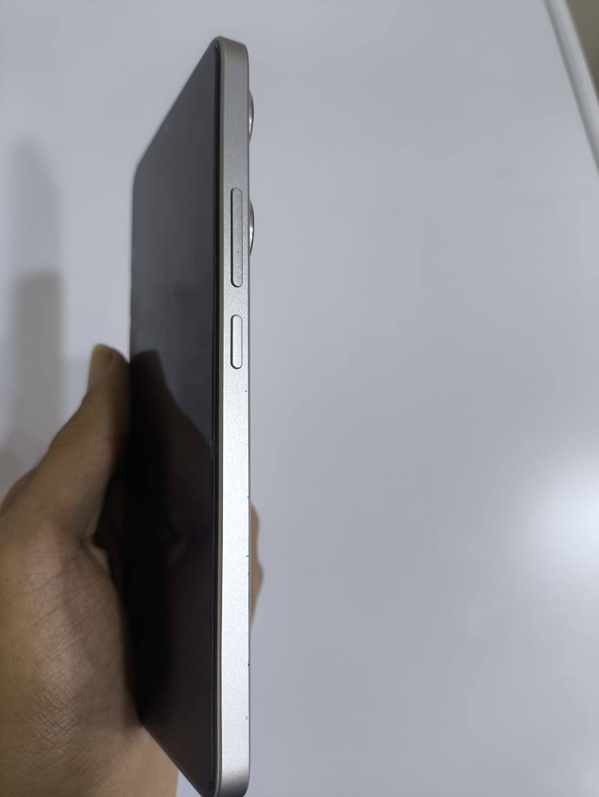 السلام عليكم جهاز poco f6 جهاز نضيف جدا لزغ ما بي ذاكره 512 العاب 120 فريم كامل ملحقات مراوس فقط ب ايفون حسب القناعه بصره فقط واتساب (***********)
