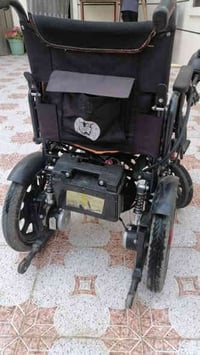 كرسي متحرك شحن للبيع سعر مناسب الاستفسار اتصل على الرقم 07821445571