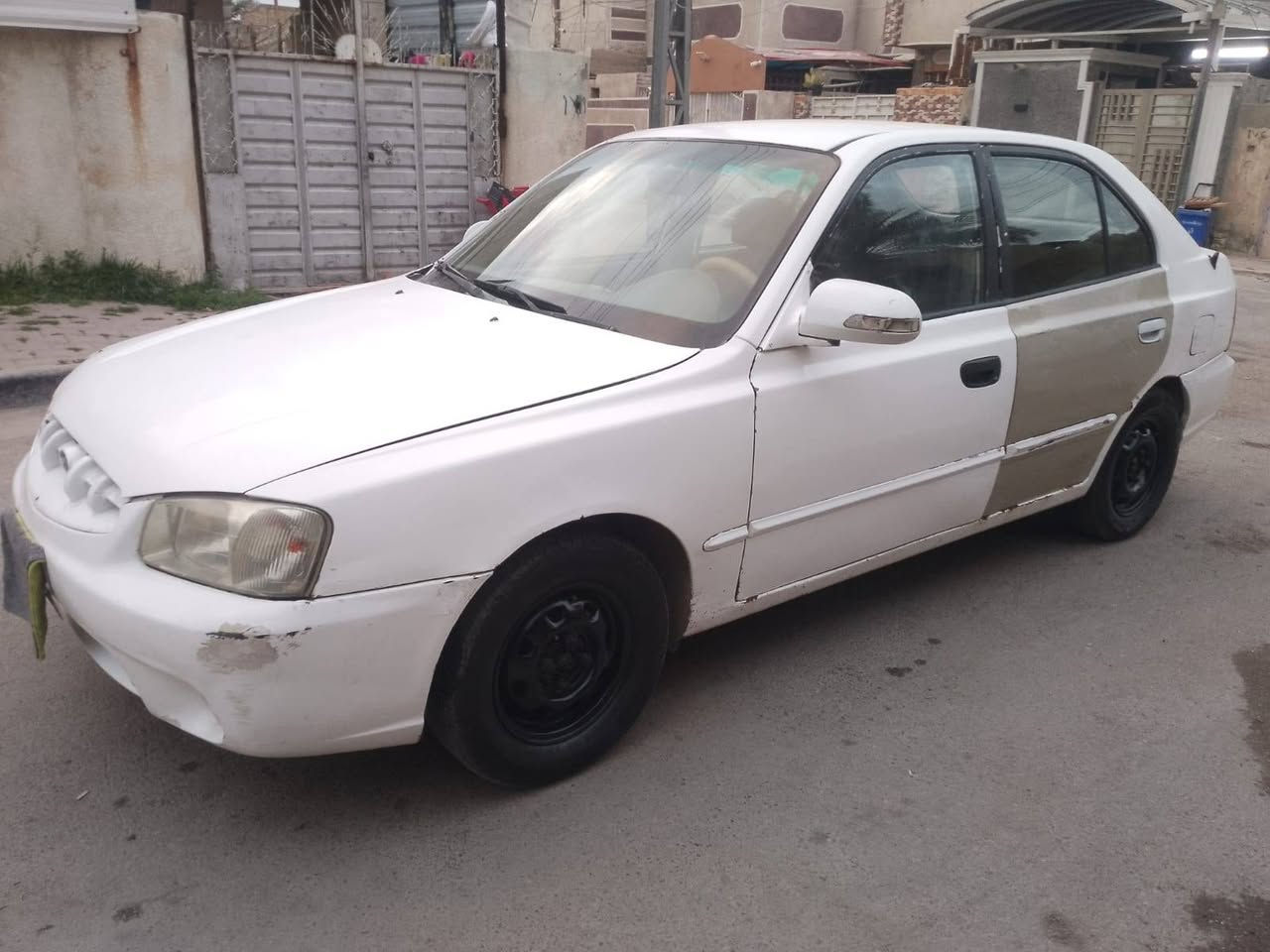 سلام عليكم هونداي اكسنت موديل 2001السعر 25$ رقم كربلاء كير عادي سياره مال جناي طخم تاير وباتري جديد صبغ عام بدون ضربة شرط تحويل كهربائيا كله شغاله مكان بغداد هاتف ***********
