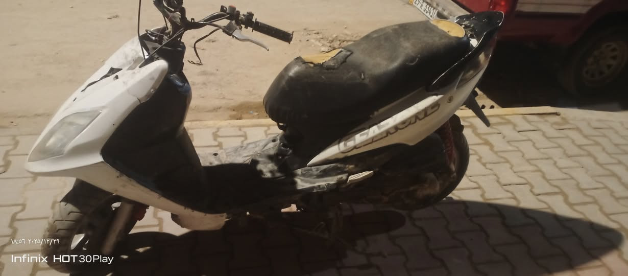 اسلام عليكم 
دراجه البيع
 سكنس فحل 
كابرتر نضيف: 100/95
 والمكينه نضيفه: 100/100
 بيها فصله
 بيها شلعه
الدراجة نضيفه
 الكفرات نضافه: 100/50
يحتاجلها
 زوج تايرات ينقصن
الموشراي لايجي 
السعر خاص 
وهذا الرقم: ***********
