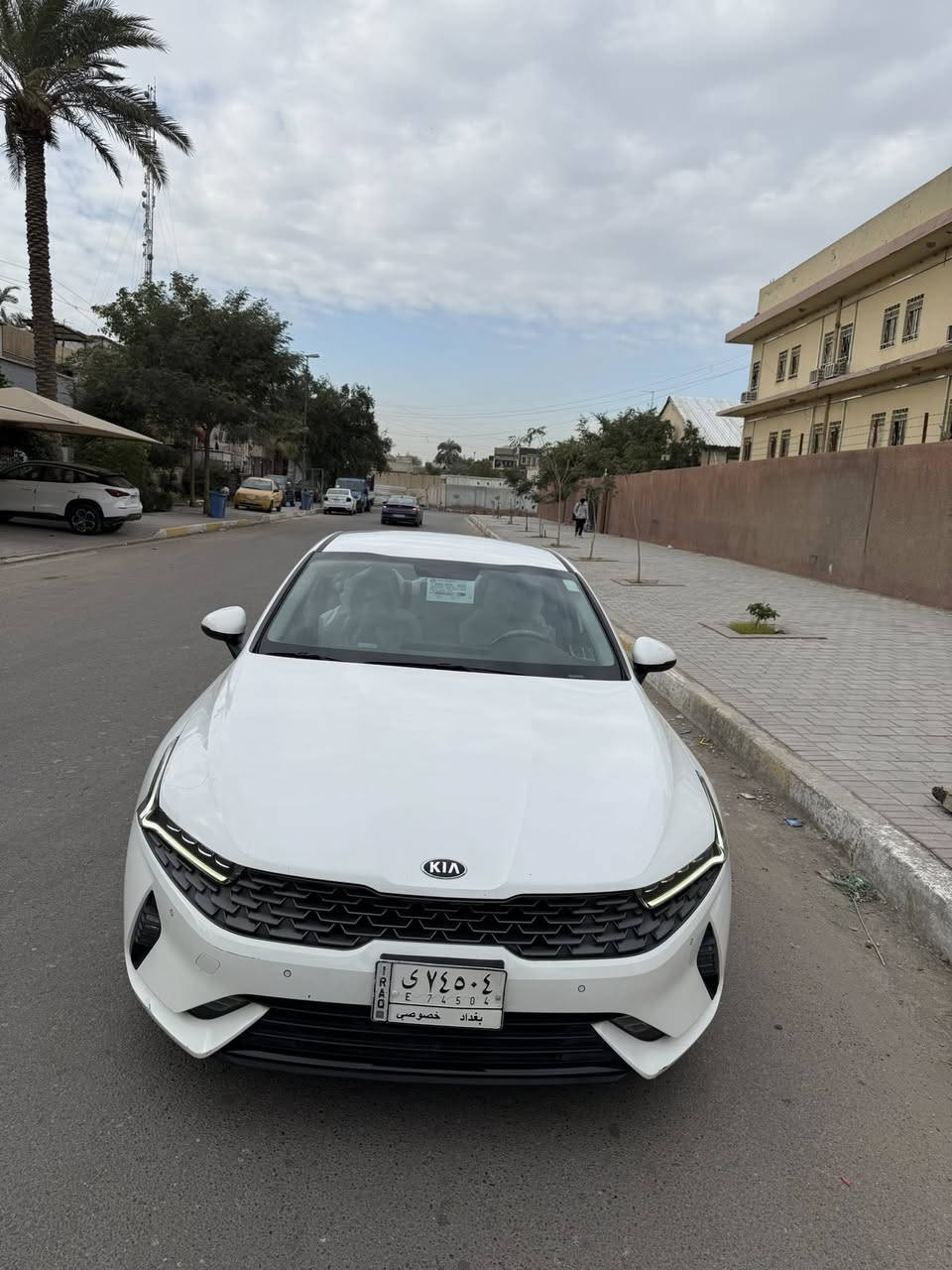 السلام عليكم K5 للبيع خليجي موديل ٢١كفالة عامه كلش نظيفه كير محرك صبغ تبديل بارد ماشيه فقط ٣٣الف كيلو حقيقي على ايد وحده من زيرو لليوم شرط التحويل السعر المطلوب ١٨٧وبيها مجال للاستفسار ***********
