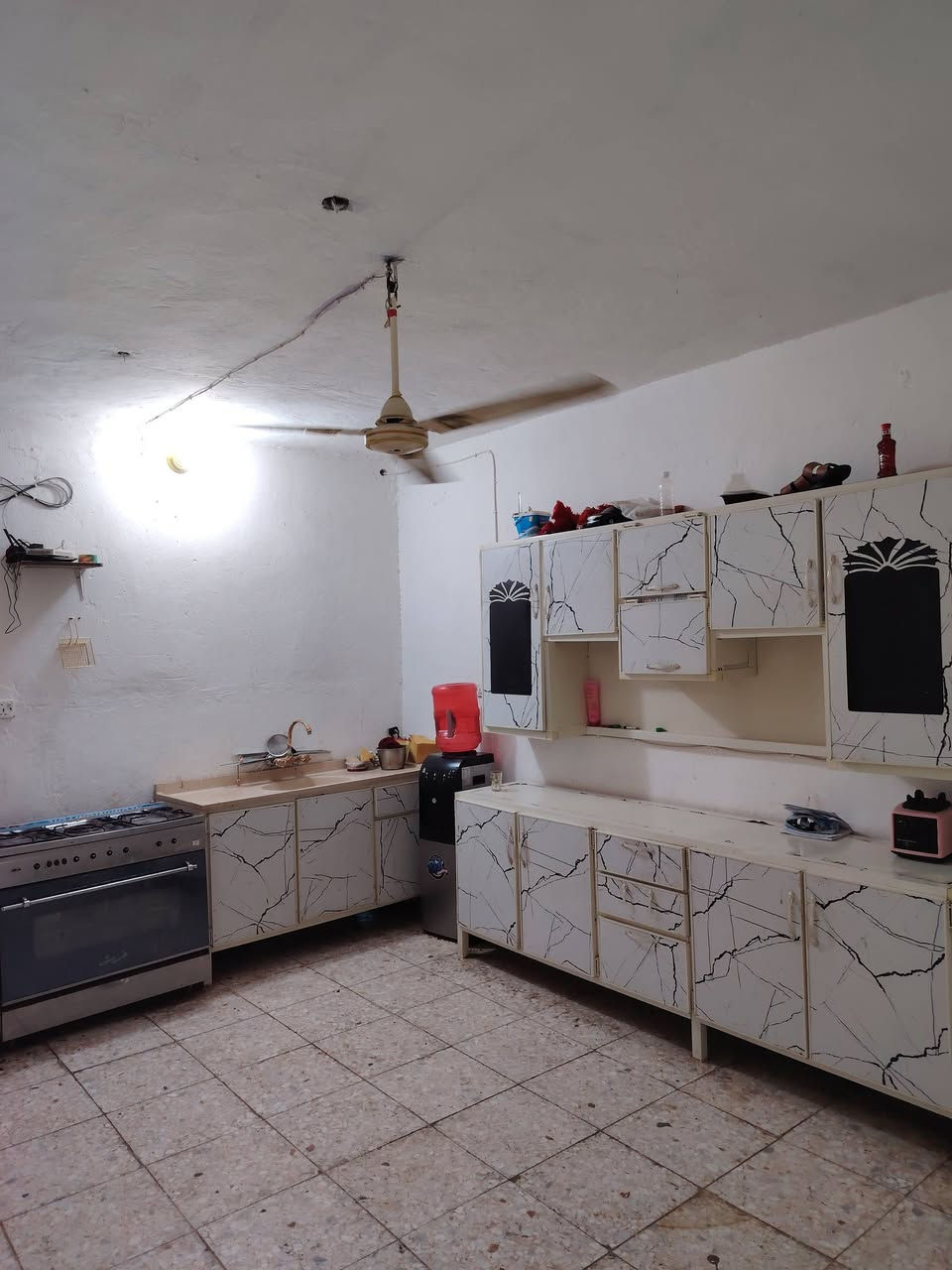 دار طابو صرف للبيع ماساحت البيت ( 130 متر ) واجهت البيت 4و ربع نزاله 30 متر ( العنوان الشعب بوب الشام شارع المشایخي قرب ملعب رسول ) طابقین بناء طابوك صب 
مسلح يحتو غرف نوم ثنین 5 في 4 
+ استقبال 8 في4+ مطبخ 5 في 4+ صحیات دخلیه وخارجیه + صاله 4 في 4 + ترك 1 في 4+ 
طرمه 13 في 4 البيت بسمي  للتصال *********** بي وتساب
