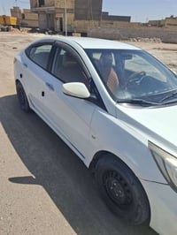 اكسنت للبيع ٢٠١٣سنويه ٢٧رقم مثنى بأسمي محرك ١٦٠٠ للاستفسار 07814950509