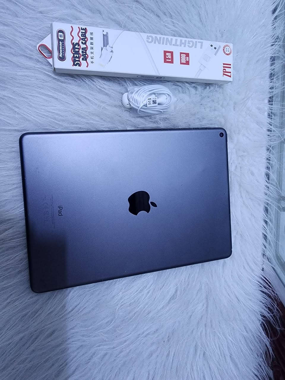 ايباد اير3 60فريم  تحديث مستمر نضيف جدا مداخل اي تصليح ذاكرة 64 يدعم اخر تحديث مع  كيبل شحن وسماعات بغداد نهايتة 220الف قفلة ***********
