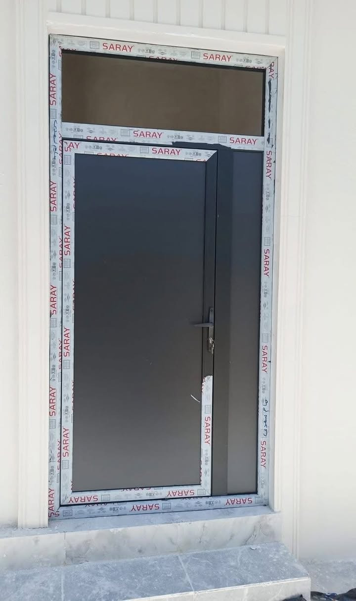 واجهات زجاجية (Structural Glazing): للمباني والشركات والمحلات التجارية بأعلى معايير الأمان.
​كابينات شاور (Shower Cabins): تصاميم مودرن تناسب جميع المساحات مع زجاج سيكوريت مقاوم للصدمات.
​درابزين زجاجي: للسلالم والشرفات يمنحك إطلالة واسعة وفاخرة.
​قواطع زجاجية داخلية (Partitions): لتقسيم المكاتب والغرف بأسلوب ذكي وأنيق.
​مرايا ديكورية: بتصاميم مخصصة وإضاءة مخفية تناسب ذوقك
​📞 لطلب المعاينة والاستفسار:
​رقم الهاتف: [***********]
​واتساب أربيل, العراق
