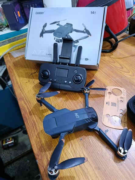 سلام عليكم درون A77الطياره جديده غير مستعمله
الكاميرا تصور بدقه 4k
تجي وياه 3بطاريات وحده داخل الطائره أو اثنين خارج الطائره
تبقه بل جو 84دقيقه 
توصل ارتفاع الأقصى للطيران 800م
بيه ميزه اتتبع يعني اتخلي الطياره تتبعك 
بيه ميزه تثبيت الارتفاع 
سهوله بل اقلاع أو الهبوط 
وضع المسار الثابت المحدده
تكدر اتخليه تتشقلب يعني   
.
. 
يعني كل هاي المواصفات أو اكو بعد مواصفات 
أو سعره 150 أو بي مجال 
أو اكو توصيل لكافه المحافظات 
الشراي يتصل على هذه الرقم أو يراسلني 
***********
