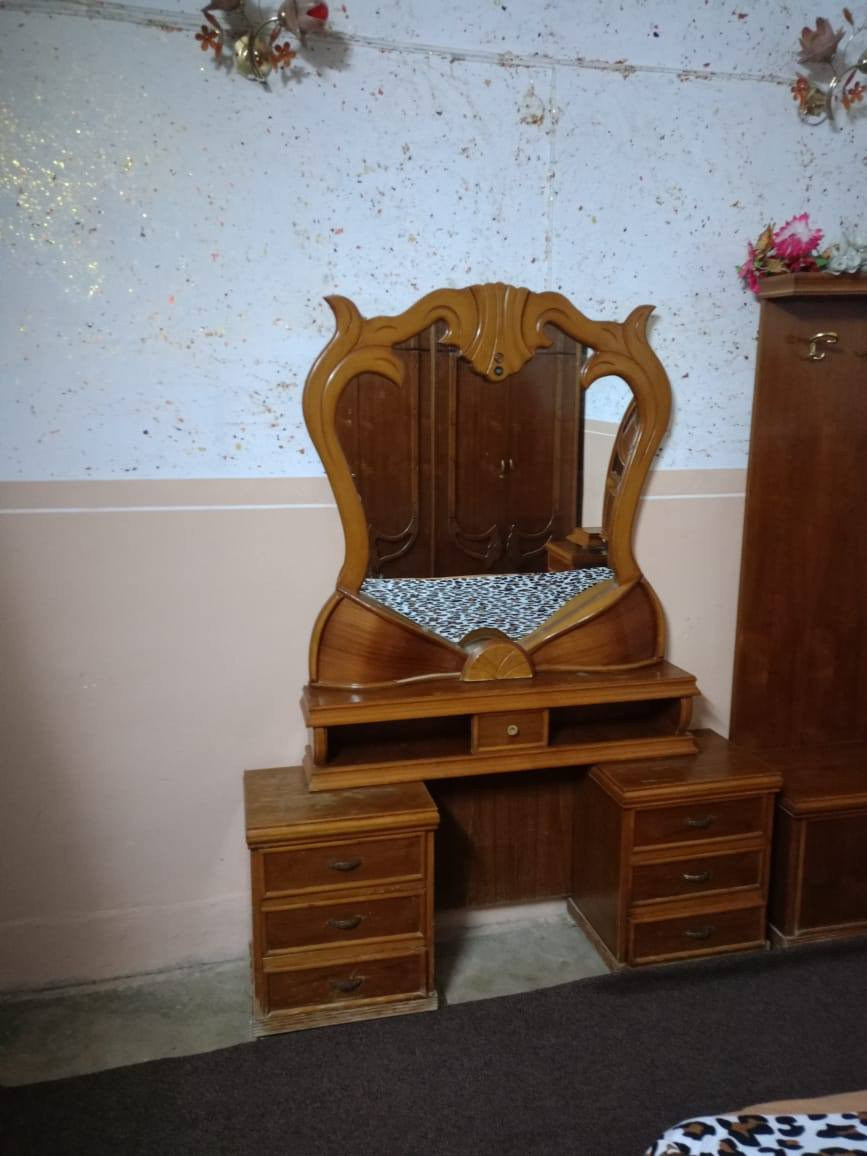 غرفه للبيع ٦ بواب ملحق السعر مليون العنوان حي المامون ***********.     ***********
