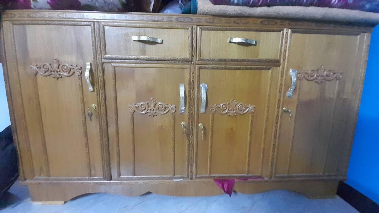 ميز طعام مع بوفية للبيع كلش جدد العنوان الأمين الميز ب150البوفيه ب130


**إذا كنت صاحب هذا الإعلان وتريد حذفه لأي سبب، رجاءا أرسل رسالة إلى الدعم الفني**