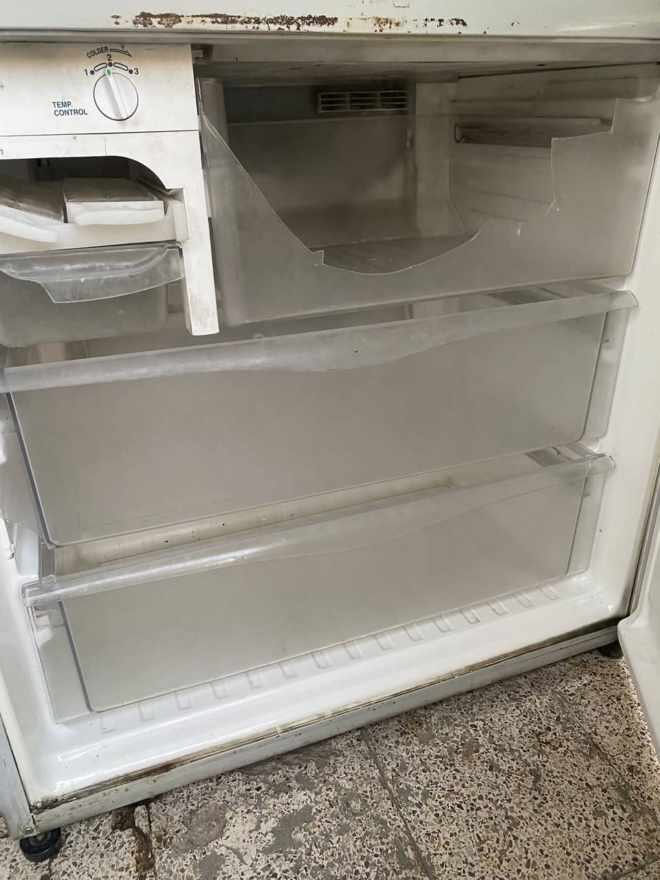 السلام عليكم ثلاجه بني سونك للبيع 150 الف مكانها بغداد الجديدة ***********
