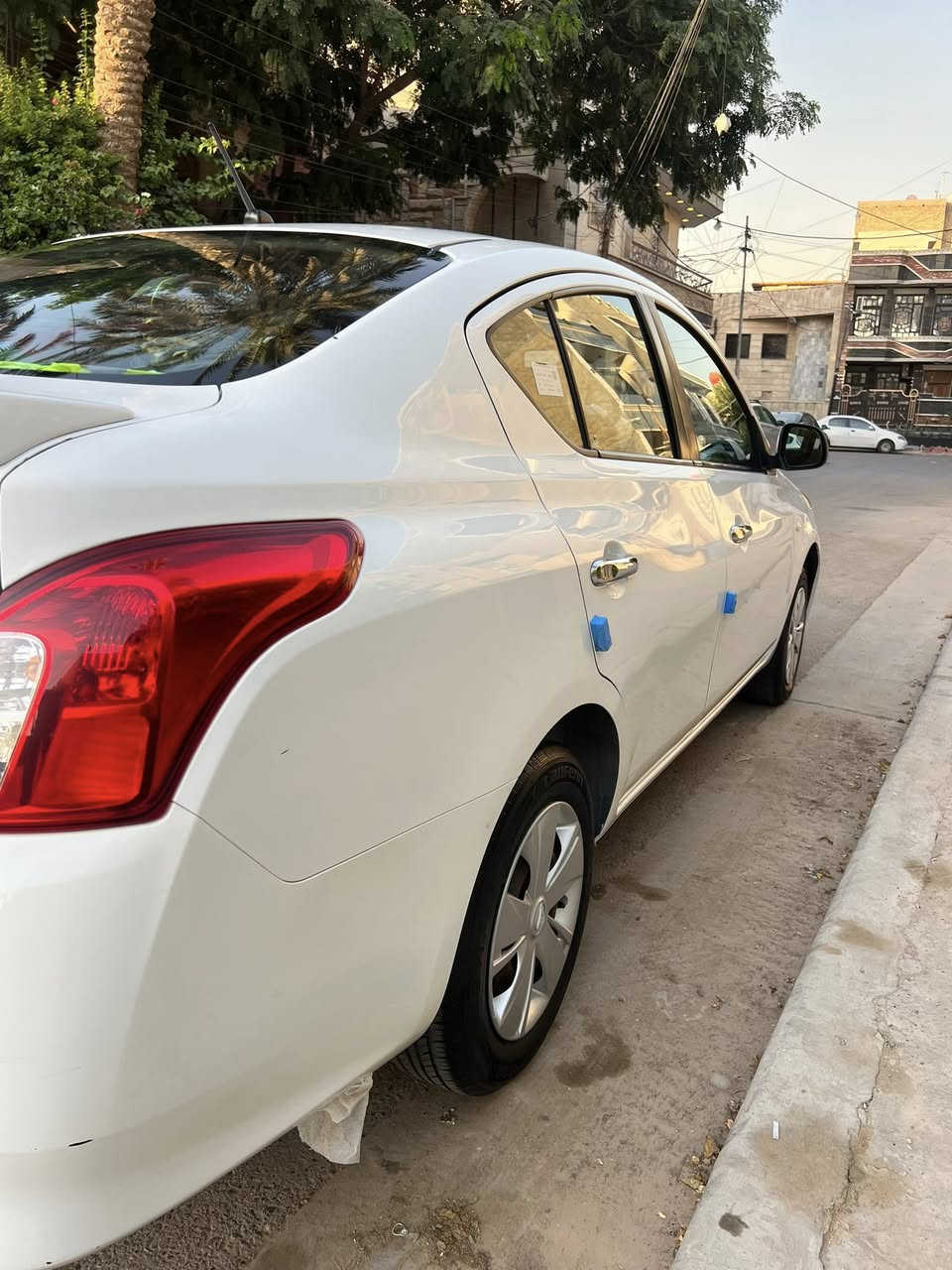السلام عليكم 
نيسان سني هندي بليته زركه
٢٠٢٠ رقم اربيل جديد شديته ما صار سنه وتحويل سريع
ماشيه  ٩٤ الف
كير مكينه تبريد تدفئه فول كلها مكفوله ،
ومكفوله من الصبغ كامل ومابيها اي ضربه مجرد طخه صغيره بارد بنهايه الجاملغ وموضحه بالصور
سعرها ١١١ ورقه وبيها مجال 
المكان بغداد المنصور
***********
