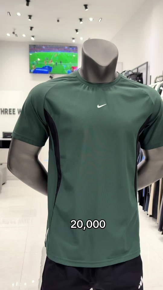 زبائن 3W اعلى خامه من التيشيرت الحجري  ماركة nike السعر 20,000 القياسات (m-L-XL-XXl-3XL) ــــــــــــــــــــــــــــ العنوان بغداد القادسيه للحجز ☎️☎️***********
