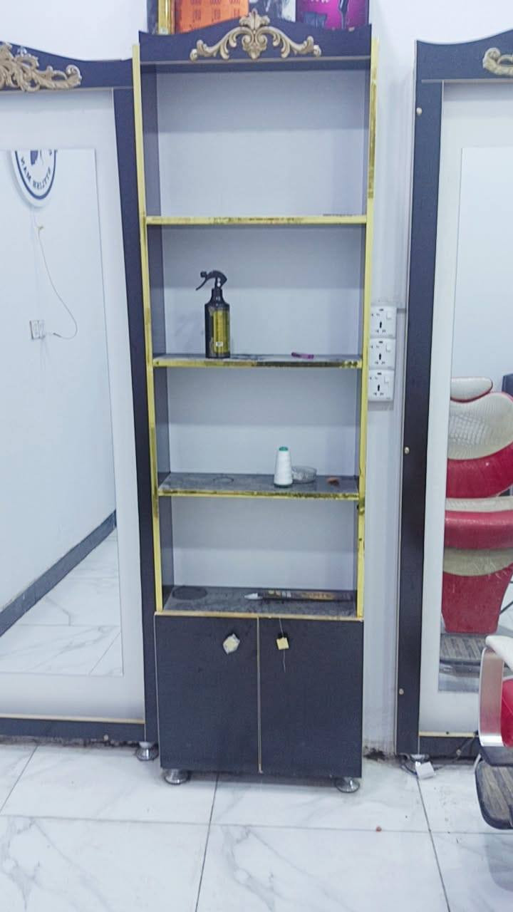 فاترينه او مرايا جديد مامستخدم السعر 90 قفل قفل البصره ***********
