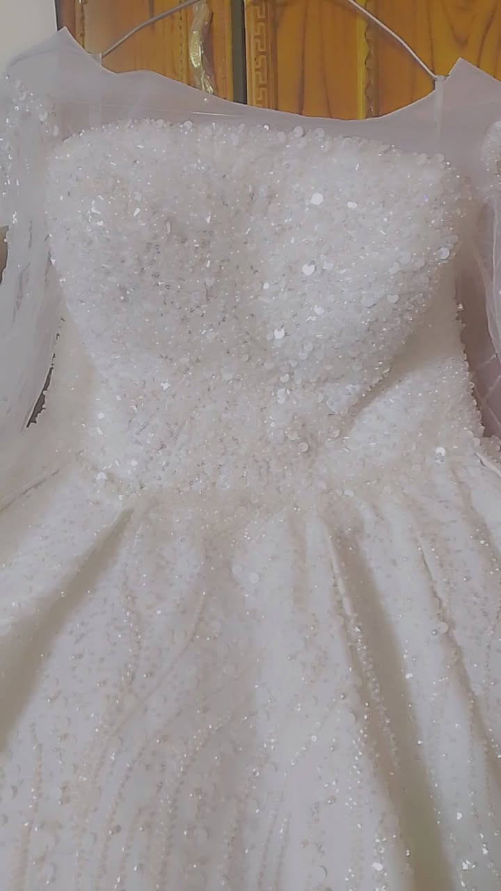 سلام عليكم عندي فستان عرس نظافته 95بل 100مابي اي ضرر او تراب حتى ذيل لبدلة جدآ نظيف لان حتى جلسة تصوير سوناها بل بيت شغل كولة هاند مي يلبس لحد وزن 46 لان بي قياطين وبطانه تتحكمين بي ذيل كلوشة من ورة السعر 200وبيها مجال بسيط


**إذا كنت صاحب هذا الإعلان وتريد حذفه لأي سبب، رجاءا أرسل رسالة إلى الدعم الفني**