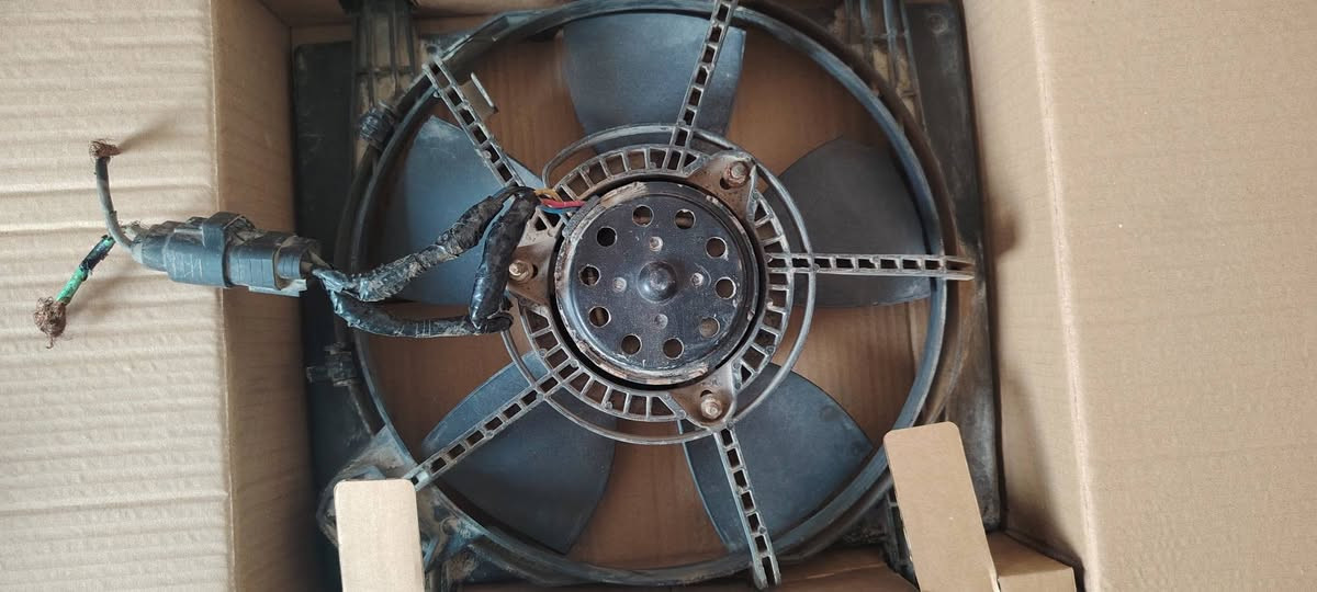 السلام عليكم جواكيج ايراني طيبه +لحي دعاميه جدد. الباقي مروحه مستعمله +وياله زوج مستعمله للبيع السعر ب50 الف كلهن مكاني بالزعفرانيه ***********
