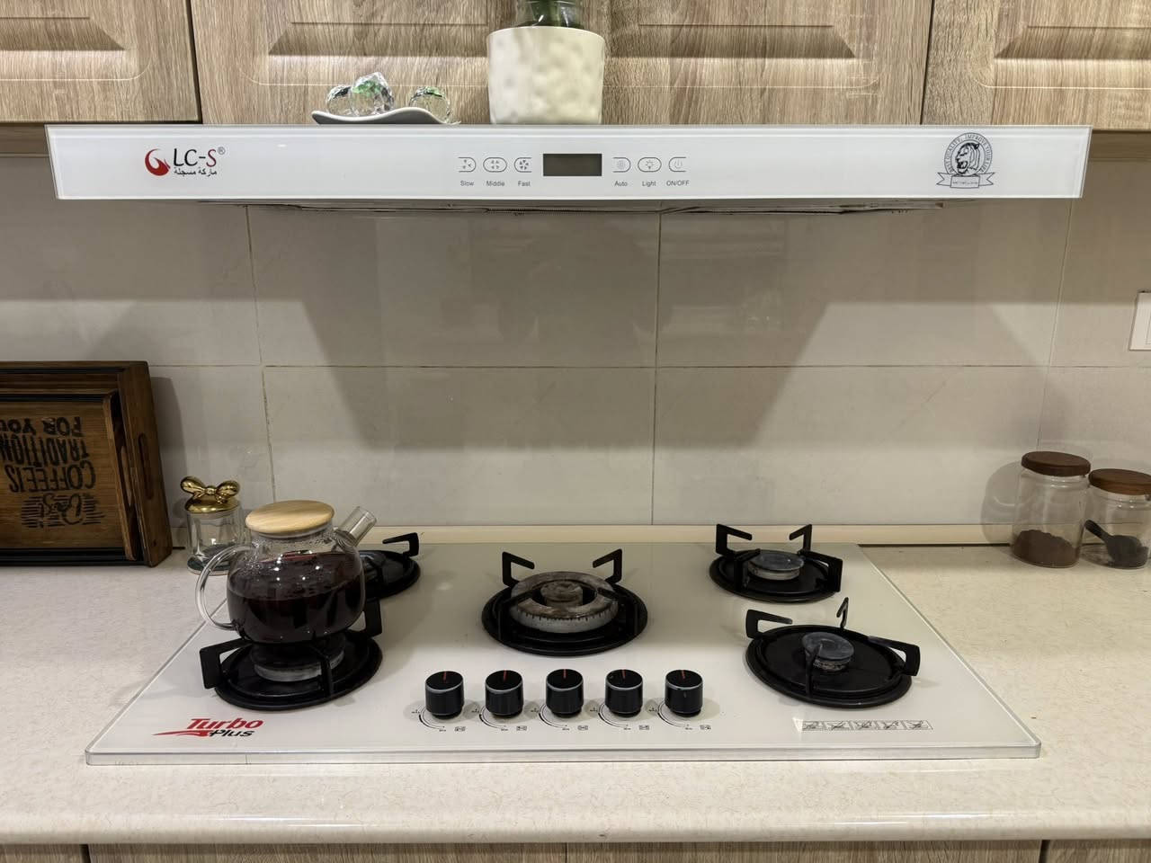 كاونتر   للبيع  مع الاجهزة  (فرن،مايكرويف من ماركة DLC) وايضاً ساحبة وطباخ
القطعة الكبيرة ٢،٥ متر 
القطع العمودية  الوحدة  ٥٠ سم  عدد٢ 
 القطعة الي بيها الاجهزة  ٦٠ سم  
السنك ٢ متر 
السعر (٢ مليون ونص ) وبي مجال


**إذا كنت صاحب هذا الإعلان وتريد حذفه لأي سبب، رجاءا أرسل رسالة إلى الدعم الفني**